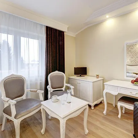 ホテル Boutique Diama Mratín